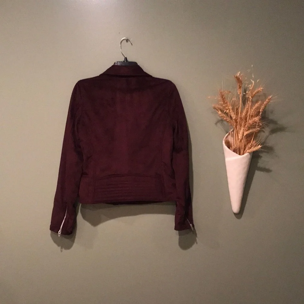 BlankNYC Burgundy Microfiber Moto Jacket S. 3 Zippered Pockets. Zipper At Wrists - Picture 2 of 6